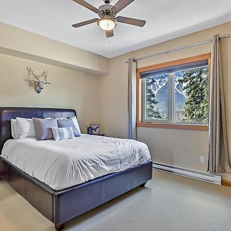 Апартаменты Spectacular Mountain View Corner Unit Pool Hot Tub Park Pass Канмор Экстерьер фото