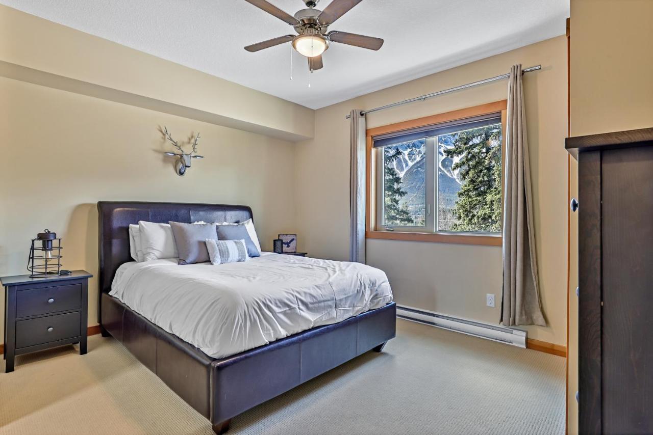 Апартаменты Spectacular Mountain View Corner Unit Pool Hot Tub Park Pass Канмор Экстерьер фото