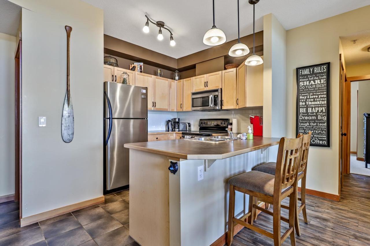 Апартаменты Spectacular Mountain View Corner Unit Pool Hot Tub Park Pass Канмор Экстерьер фото