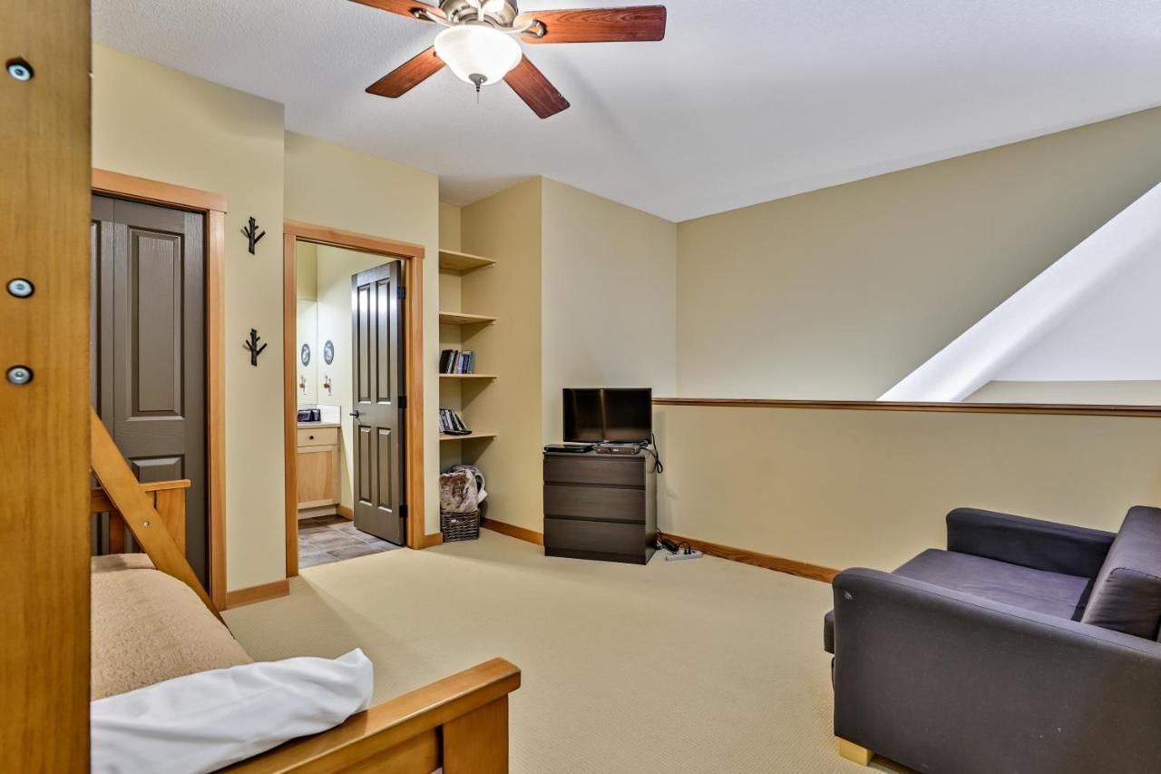 Апартаменты Spectacular Mountain View Corner Unit Pool Hot Tub Park Pass Канмор Экстерьер фото