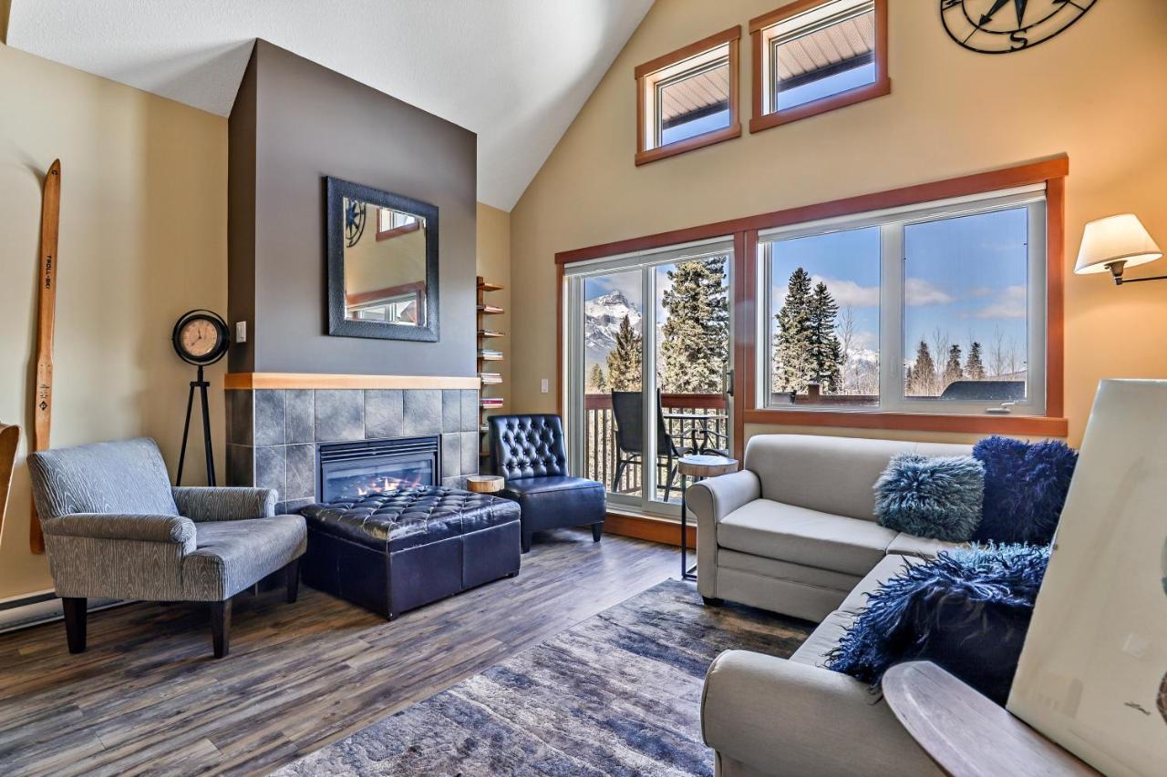 Апартаменты Spectacular Mountain View Corner Unit Pool Hot Tub Park Pass Канмор Экстерьер фото